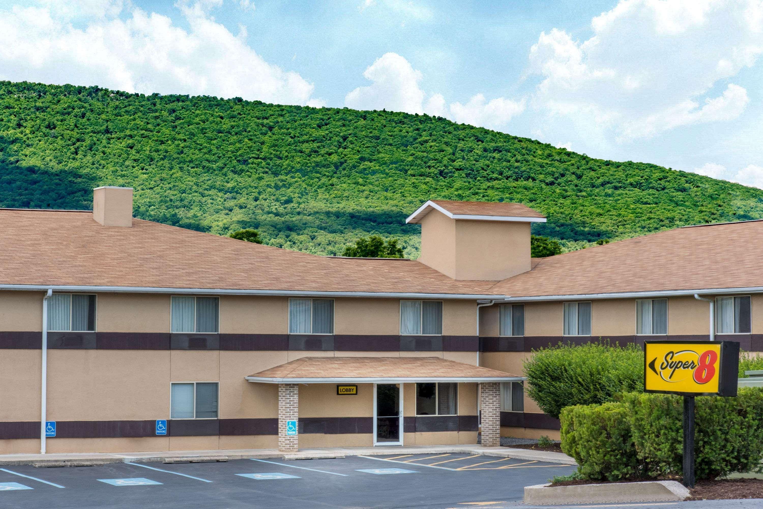 Super 8 By Wyndham Burnham/Lewistown Otel Dış mekan fotoğraf