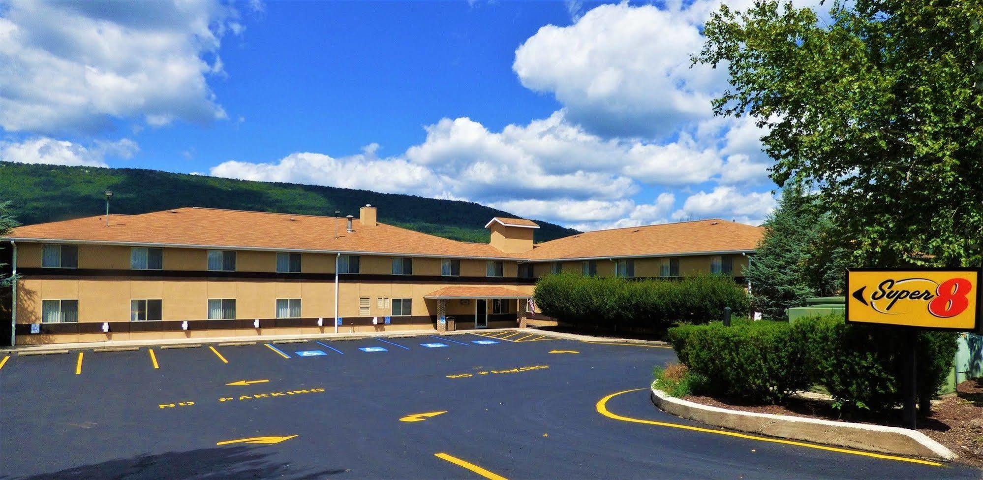 Super 8 By Wyndham Burnham/Lewistown Otel Dış mekan fotoğraf